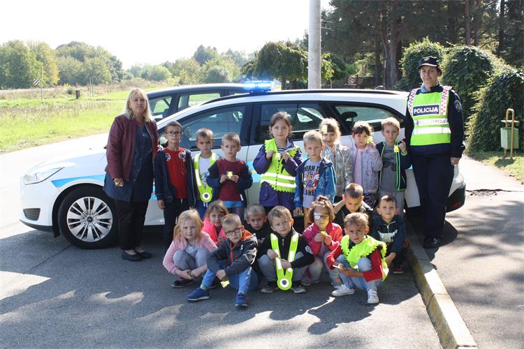 Slika /PU_KK/Vijesti/2021/10/edukativna šetnja.JPG